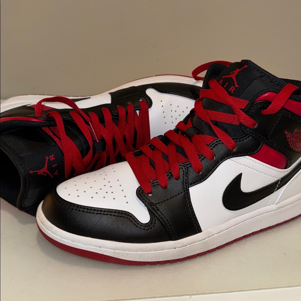 Nike Air Jordan 1 Mid SE